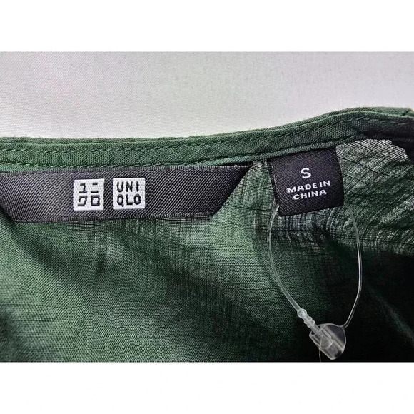 Uniqlo Size Small Women's Green Embroidered Floral Print Sleeveless Back Zip Top - Picture 4 of 9